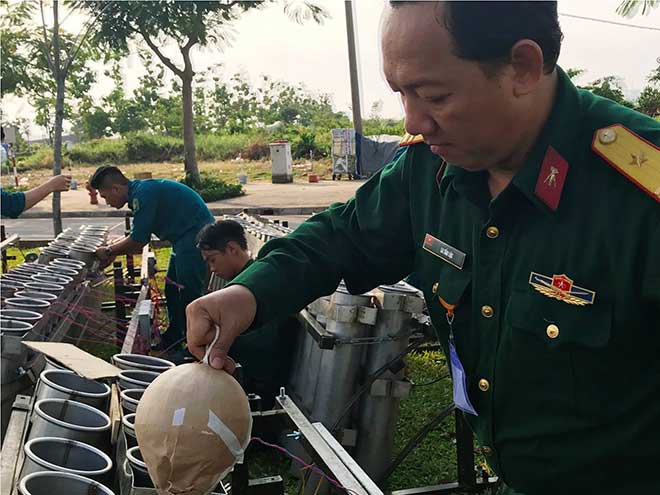 Không khí Tết ở TP Hồ Chí Minh trước thời khắc giao thừa