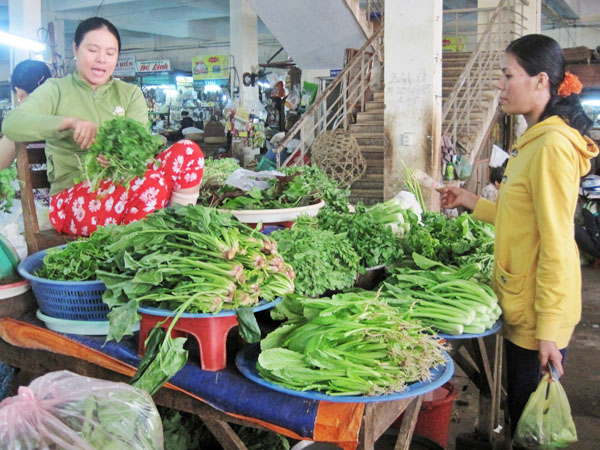 Mùng 4 Tết Kỷ Hợi: Giá thực phẩm tăng mạnh tại các chợ truyền thống