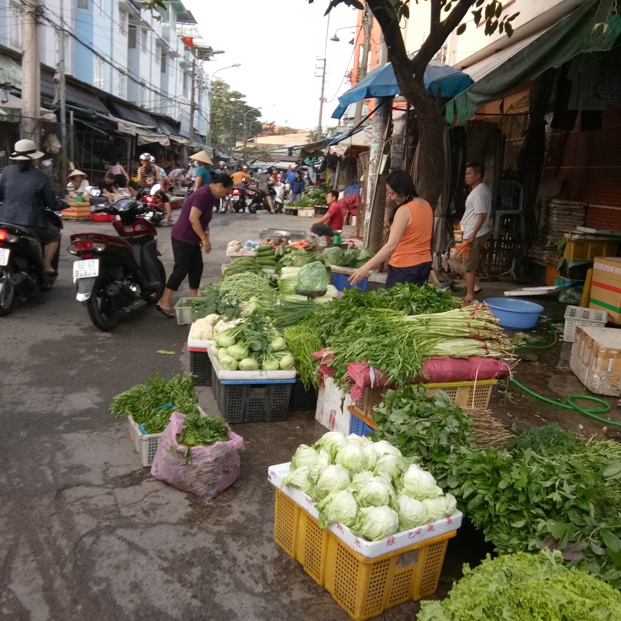 Thị trường mùng 5 Tết: Giá thực phẩm tăng 'chóng mặt'