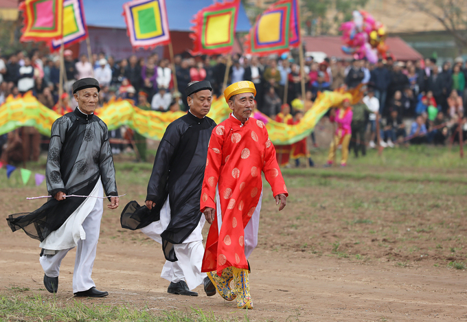 Phó Thủ tướng Trương Hòa Bình xuống đồng cày ruộng ở Lễ hội Tịch Điền 2019