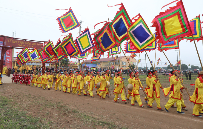 Phó Thủ tướng Trương Hòa Bình xuống đồng cày ruộng ở Lễ hội Tịch Điền 2019