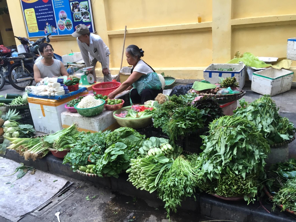 TP Hồ Chí Minh: Giá rau củ nhanh chóng hạ nhiệt sau Tết