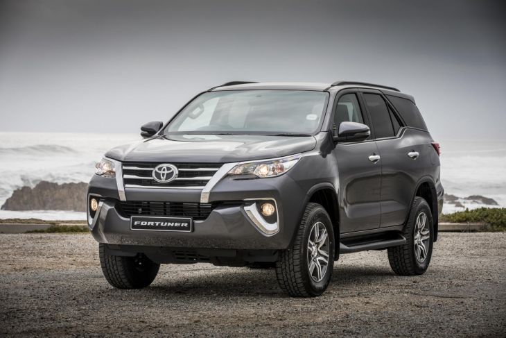 Giá xe ôtô hôm nay 14/3: Toyota Fortuner có giá 1,026 - 1,354 tỷ đồng