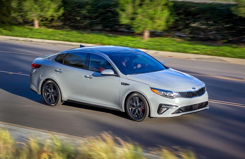 Giá xe ôtô hôm nay 14/4: Kia Optima có giá 789-949 triệu đồng