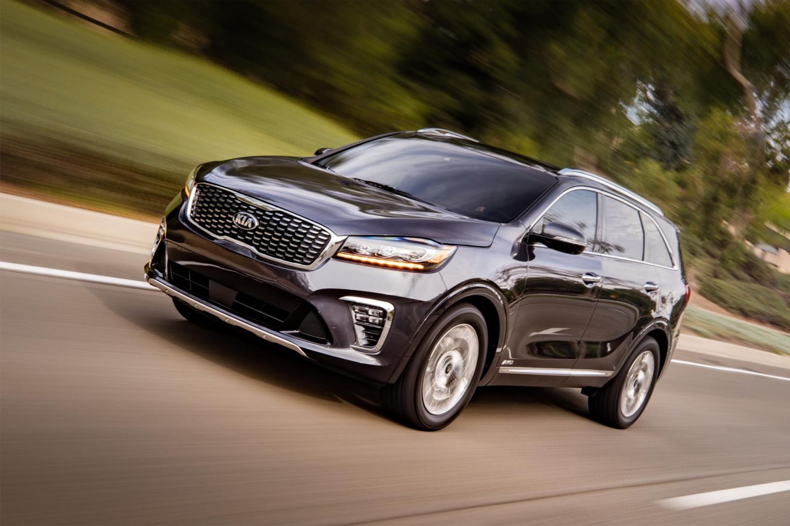 Giá xe ôtô hôm nay 21/4: Kia Sorento có giá 799-949 triệu đồng