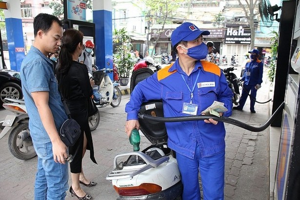 Tiêu dùng trong tuần: Giá vàng giảm, trong khi giá xăng, gas và các loại thực phẩm tăng mạnh