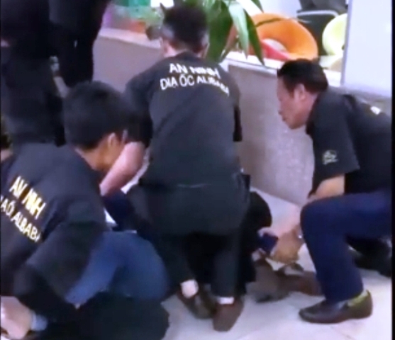 Một khách hàng tố bị nhân viên Địa ốc Alibaba đánh nhập viện