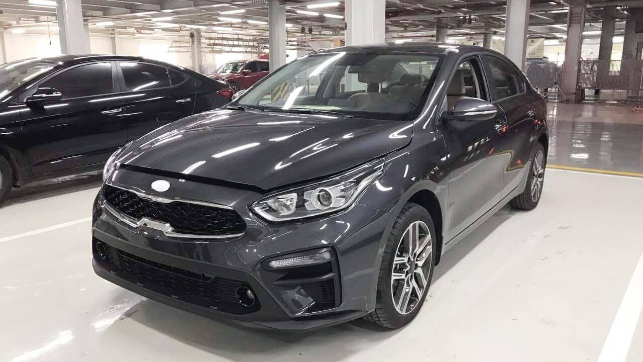 Giá xe ôtô hôm nay 30/7: Kia Cerato có giá 559-675 triệu đồng