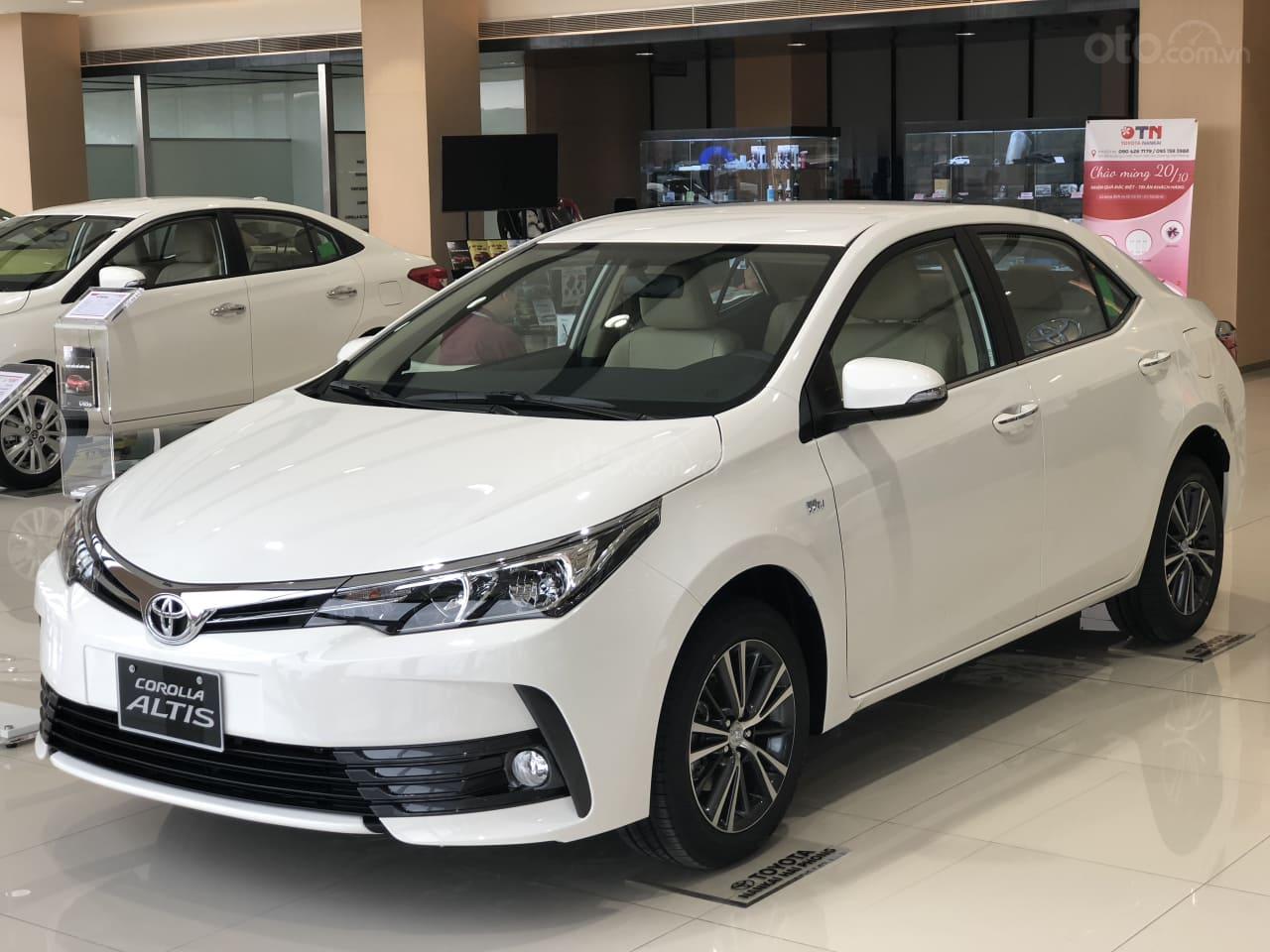 Giá xe ôtô hôm nay 17/8: Toyota Corolla Altis có giá 697-932 triệu đồng