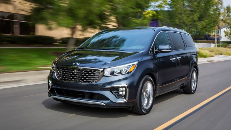 Giá xe ôtô hôm nay 23/8: Kia Sedona giảm 60 triệu đồng