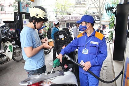 Tiêu dùng trong tuần: Giá vàng, xăng dầu, gas và trái cây giảm mạnh