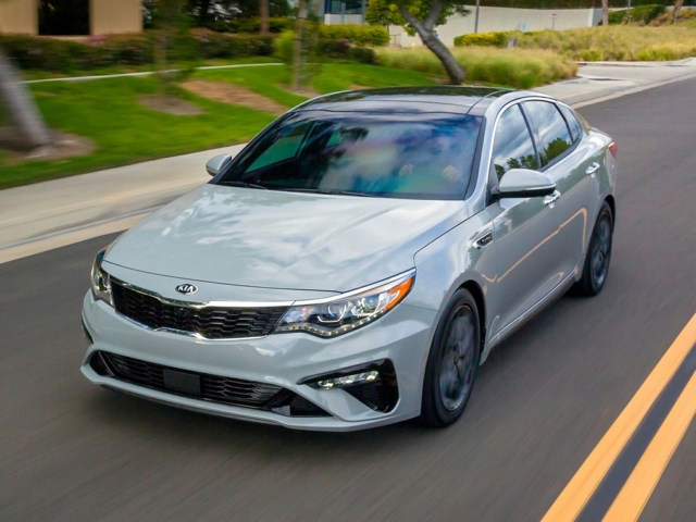 Giá xe ôtô hôm nay 14/9: Kia Optima giảm mạnh