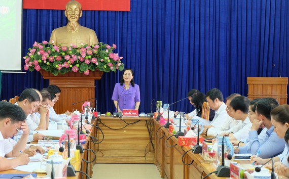 TP Hồ Chí Minh: Giám sát hành vi xả rác ra đường và kênh rạch