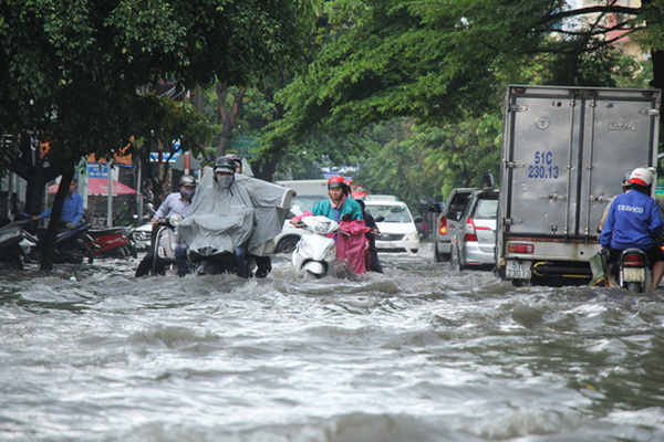 TP Hồ Chí Minh: Triều cường đạt đỉnh cao nhất trong năm, nhiều khu vực đối diện nguy cơ ngập nặng