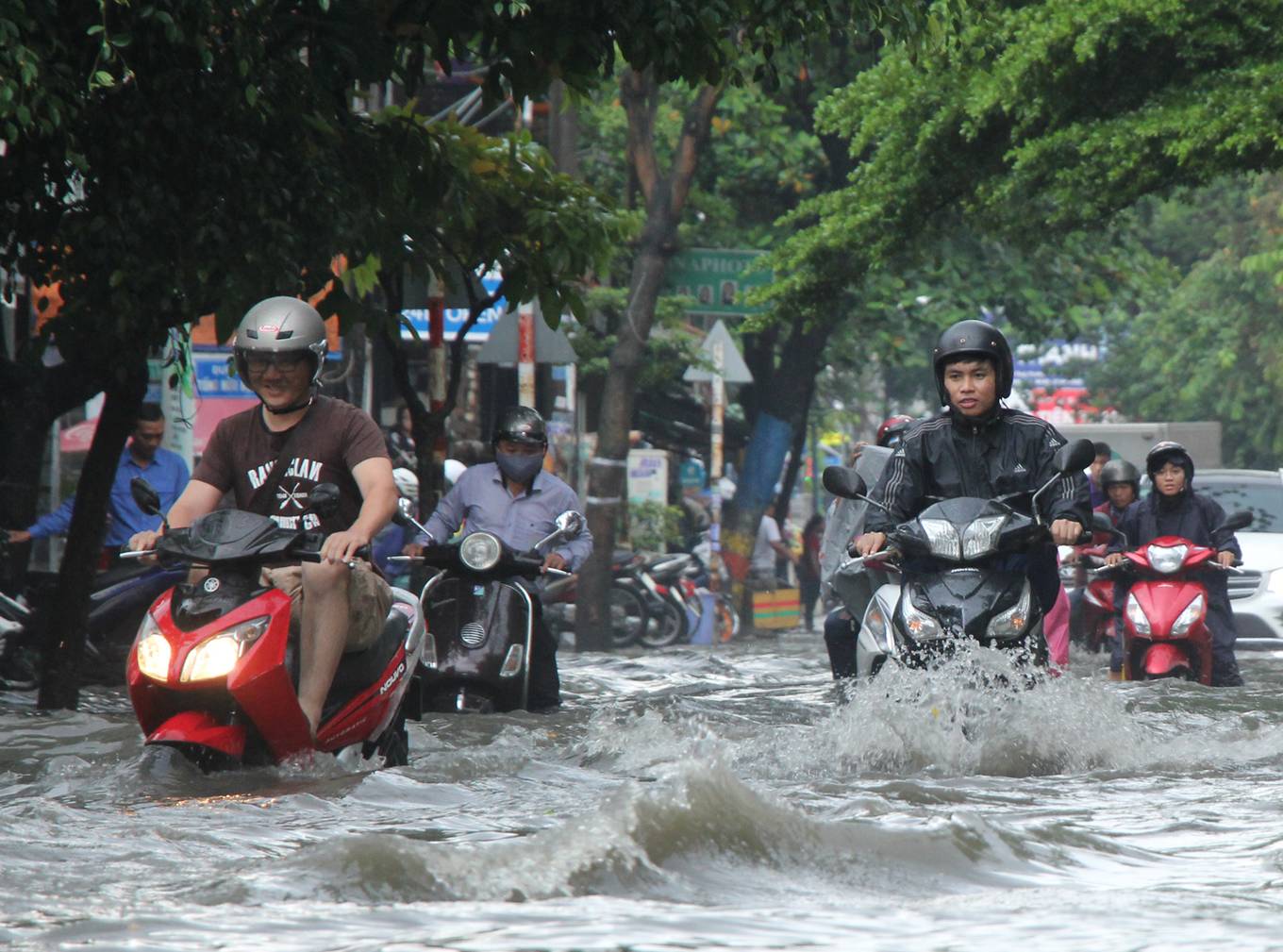 TP Hồ Chí Minh: Triều cường đạt đỉnh cao nhất trong năm, nhiều khu vực đối diện nguy cơ ngập nặng