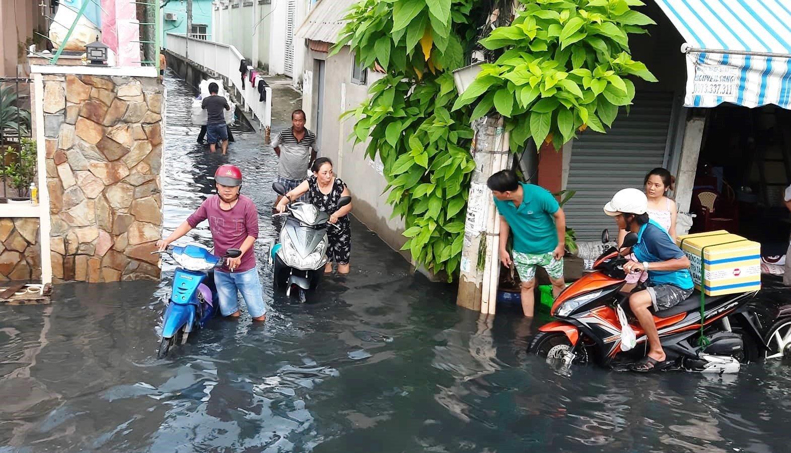 TP Hồ Chí Minh: Vì sao dồn tiền tỷ cho chống ngập càng ngập sâu hơn?