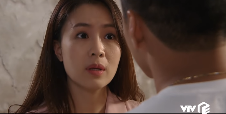 hoa hồng trên ngực trái 