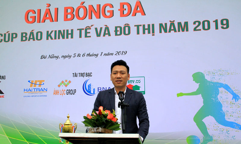 Tưng bừng khai mạc Giải bóng đá tranh Cúp báo Kinh tế&Đô thị 2019