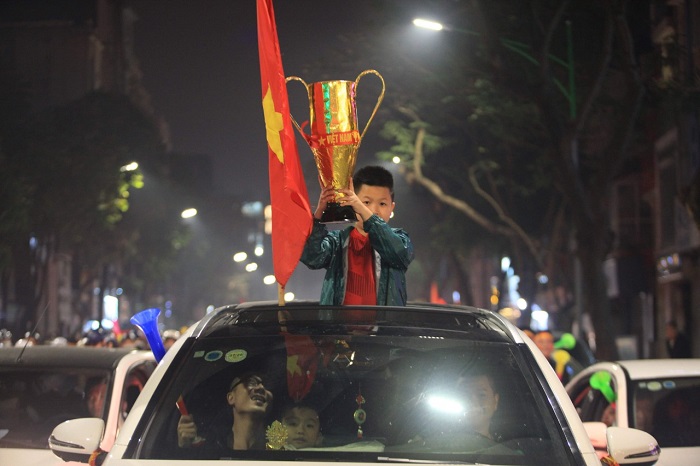 Cổ động viên xuống đường mừng chiến tích lọt vào tứ kết Asian Cup 2019