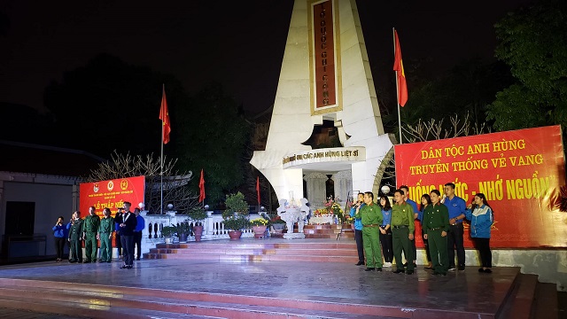 Hơn 12.000 thanh niên Thủ đô đồng loạt thắp nến tri ân các Anh hùng liệt sỹ