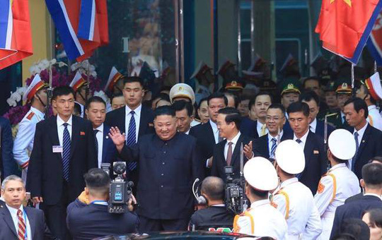 Chủ tịch Hà Nội Nguyễn Đức Chung đón Nhà lãnh đạo Kim Jong-un