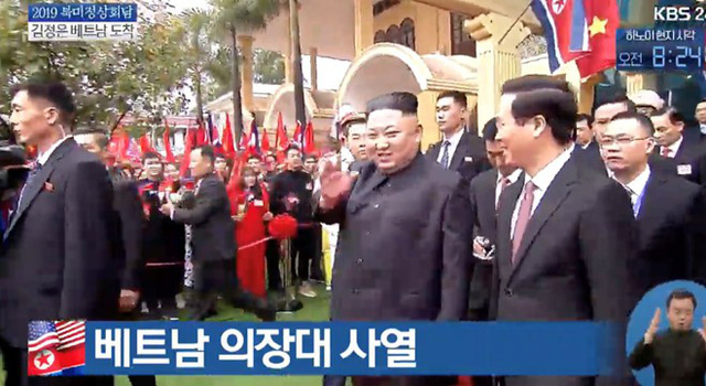 Trực tiếp: Đoàn xe chở Nhà lãnh đạo Kim Jong-un đang trên đường về Hà Nội