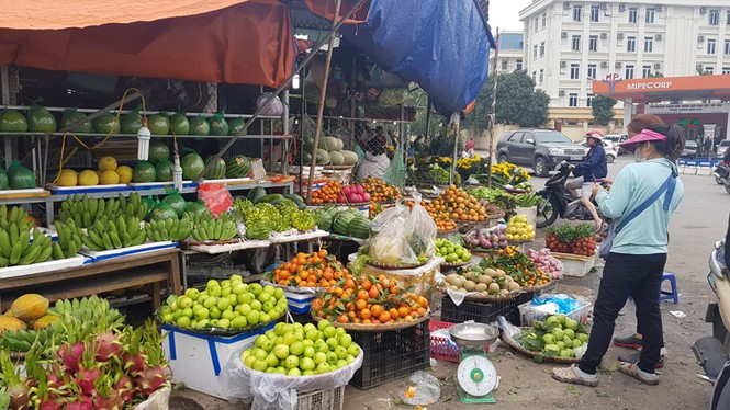 Tiêu dùng trong tuần: Giá vàng giảm, trong khi giá thực phẩm và trái cây tăng mạnh