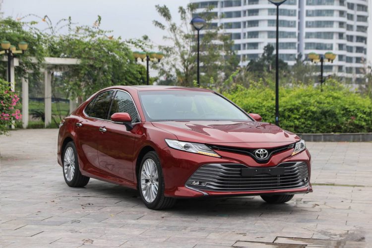 Giá xe ôtô hôm nay 13/2: Toyota Camry có giá 1,029-1,235 tỷ đồng