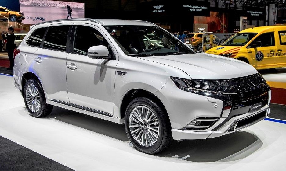 Giá xe ôtô hôm nay 28/2: Mitsubishi Outlander tăng nhẹ