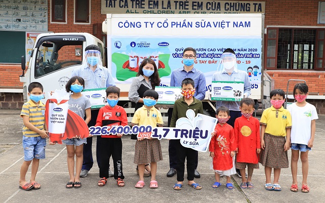 Vinamilk dành 12,5 tỷ đồng chăm sóc dinh dưỡng cho trẻ em khó khăn phòng, chống Covid-19