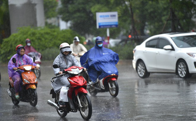 Dự báo thời tiết ngày mai 26/4: Hà Nội có mưa rải rác, trời rét