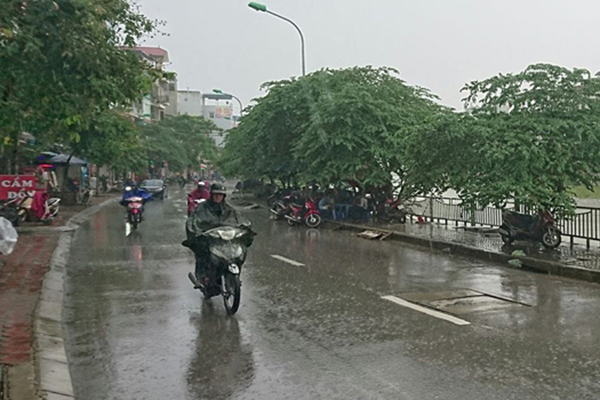 Dự báo thời tiết hôm nay 1/5: Hà Nội hạ nhiệt, có mưa rào