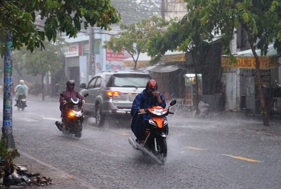 Dự báo thời tiết ngày mai 23/5: Hà Nội có mưa rất to và dông