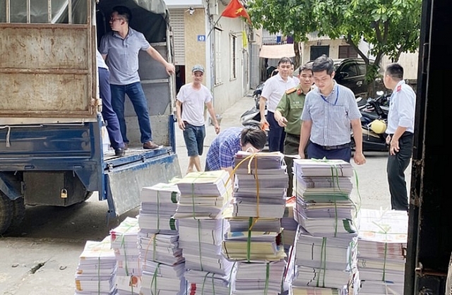 Thu giữ 6 tấn sách in lậu tại Hà Nội