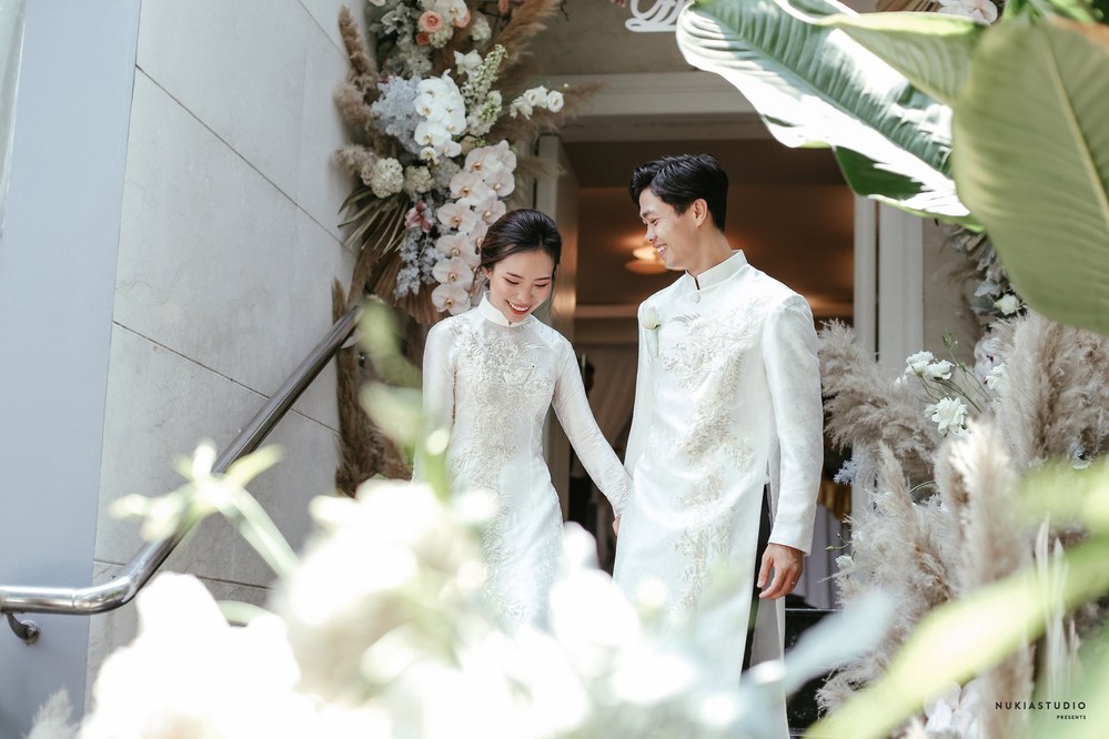 Công Phượng hạnh phúc nắm tay Viên Minh trong lễ đính hôn