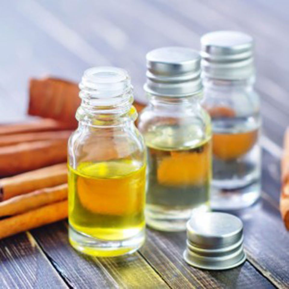 Vệ sinh bồn cầu siêu đơn giản mà lại hiệu quả bằng nguyên liệu có sẵn