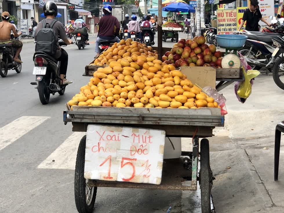 Xoài mút Trung Quốc "mạo danh" xoài An Giang bán đầy đường Sài Gòn