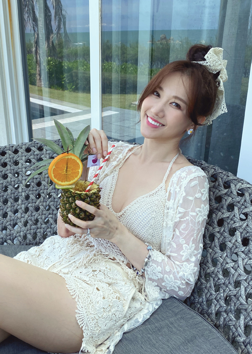 Hari Won diện bikini, xinh "hết phần thiên hạ"