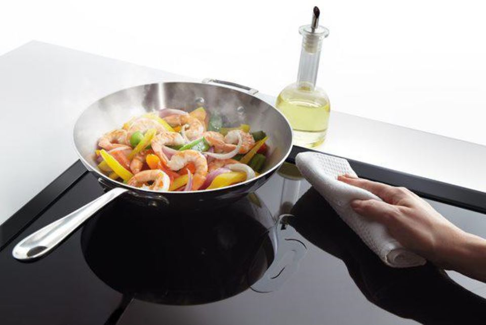 5 sai lầm tai hại khi dùng bếp điện khiến tiền điện tăng "không phanh"