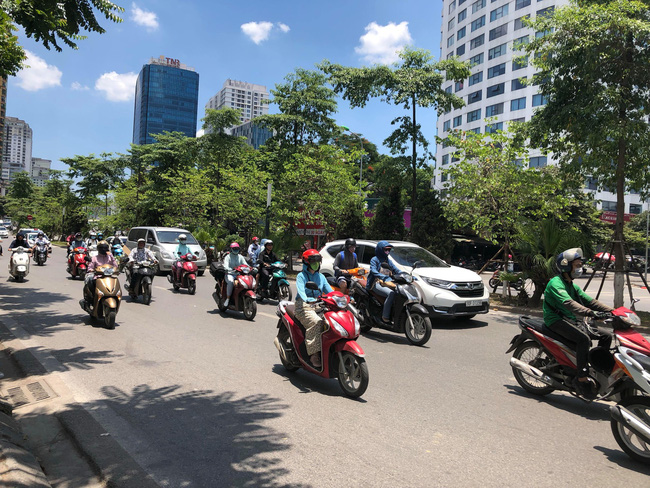 Dự báo thời tiết ngày mai 12/7: Hà Nội ngày nắng nóng, chiều tối có mưa dông