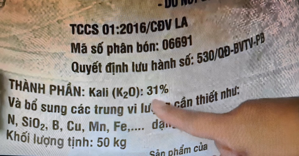 Nông dân thiệt kép bởi chiêu “lừa” bán phân bón giá rẻ kiểu “bia kèm mồi”