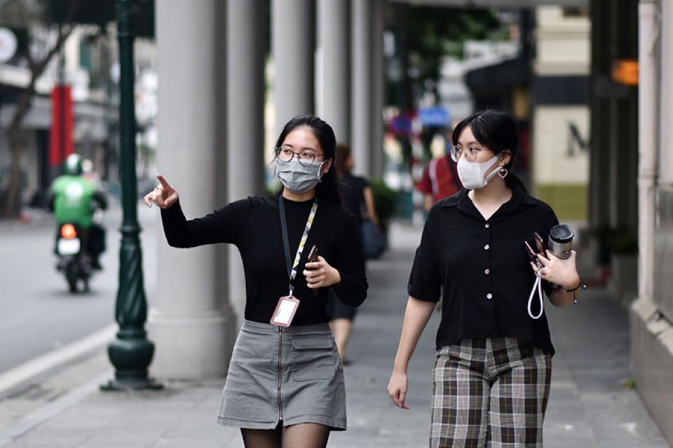 Nên làm gì khi bạn ra ngoài mà quên đeo khẩu trang?