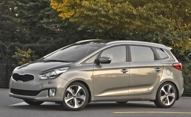 Giá xe ôtô hôm nay 8/8: Kia Rondo giảm đến 26 triệu đồng