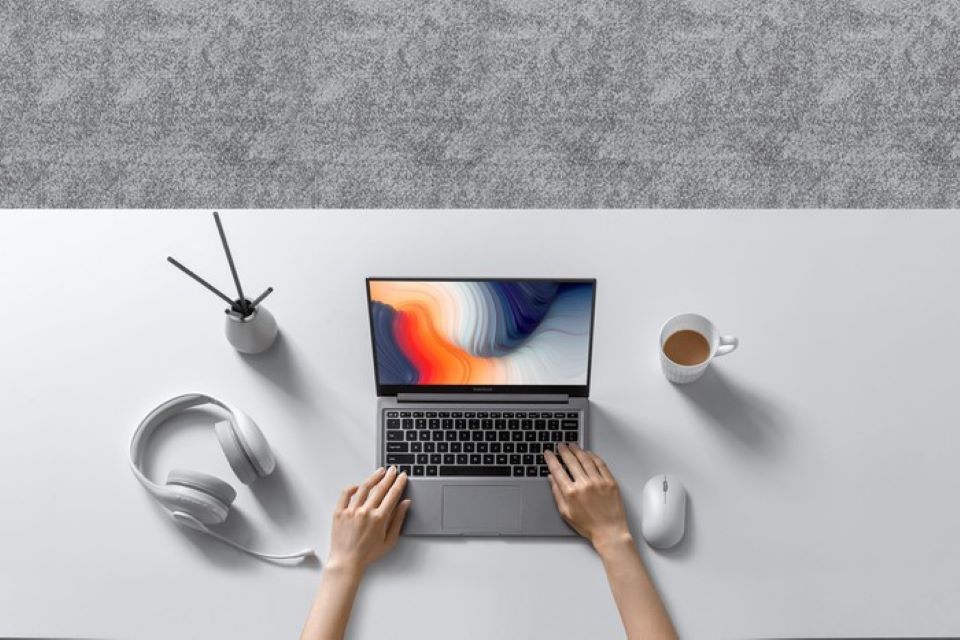 RedmiBook Air 13 mới ra mắt có giá từ 705 USD
