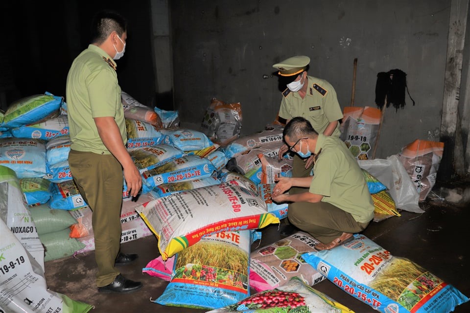 Thu giữ 4,4 tấn phân bón hết hạn sử dụng, không nhãn mác ở Đắk Lắk