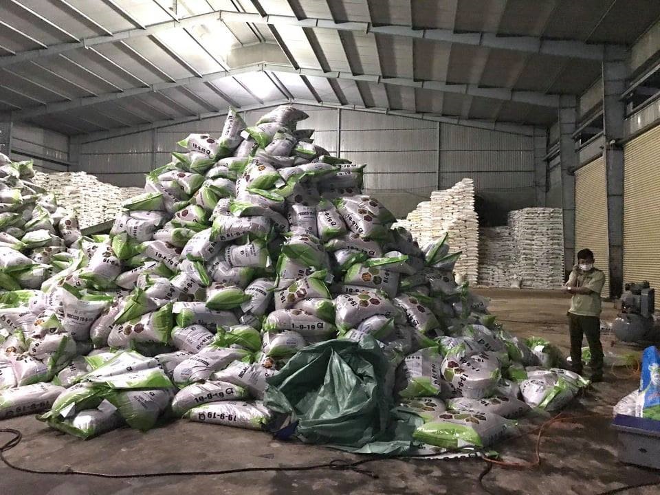 Thu giữ 4,4 tấn phân bón hết hạn sử dụng, không nhãn mác ở Đắk Lắk