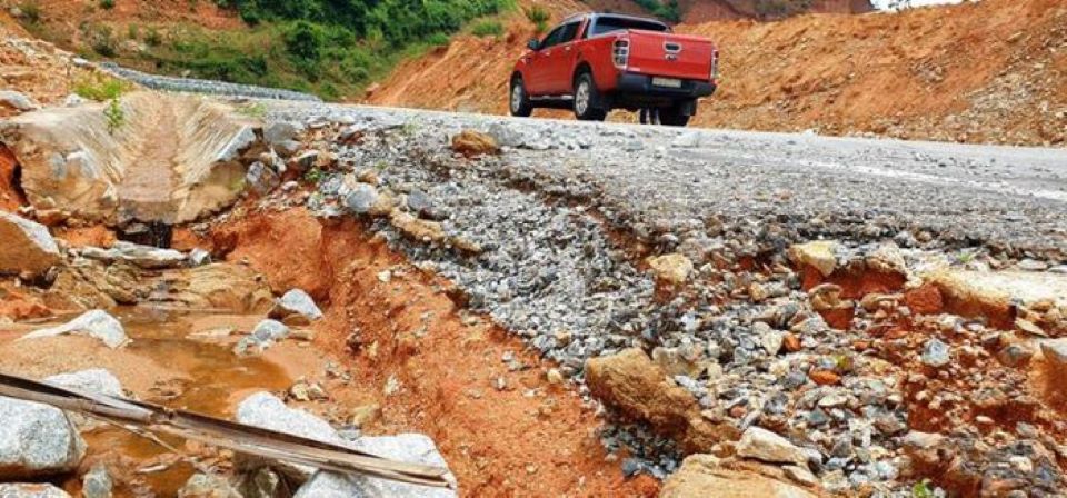 Nhếch nhác tuyến đường tránh đèo Văng Rơi 