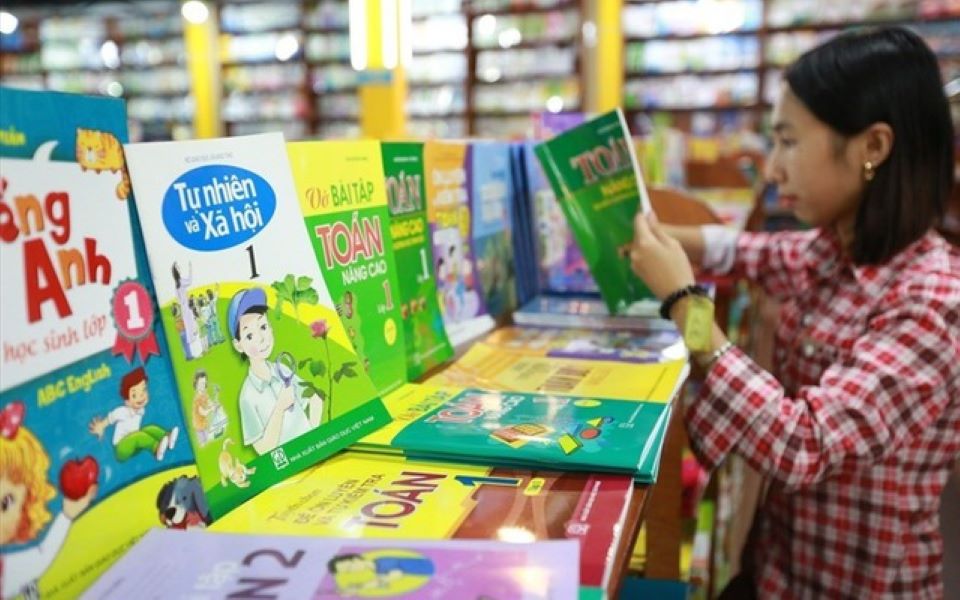 Tiến hành thanh tra, kiểm tra việc trang bị sách giáo khoa và tài liệu tham khảo