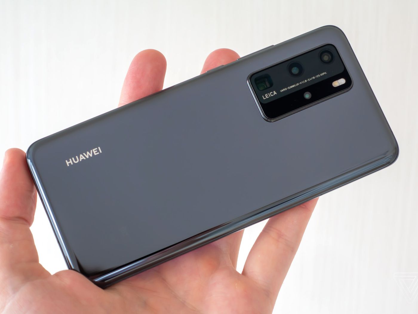 Samsung ngừng cung cấp linh kiện cho Huawei