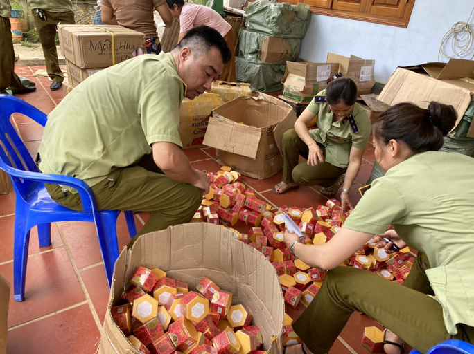Thu giữ hơn 20.000 mỹ phẩm dưỡng da, bột tắm trắng nhập lậu